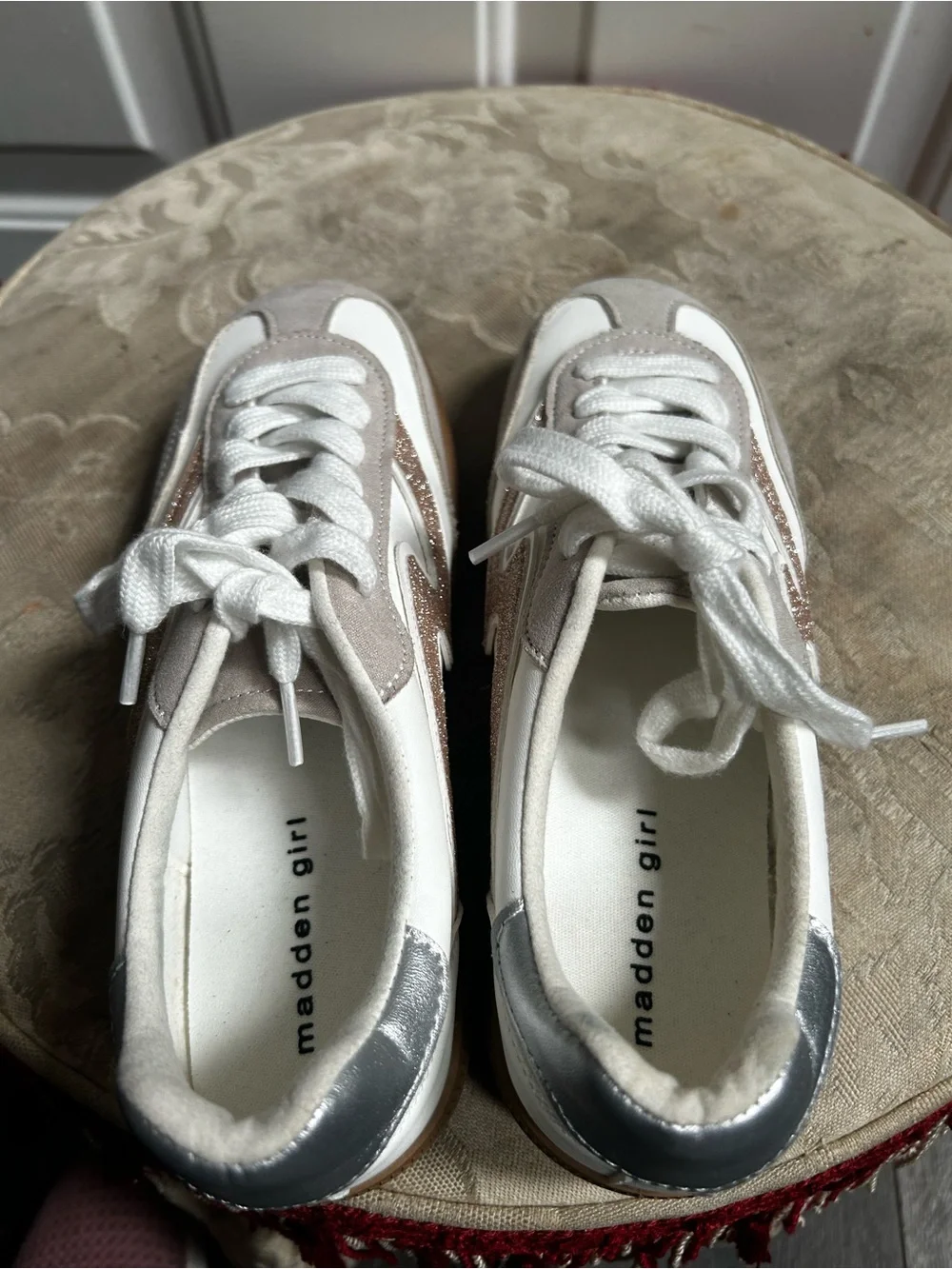 Madden Girl Kirby White & Taupe Suede Accent Sneakers Sz 4